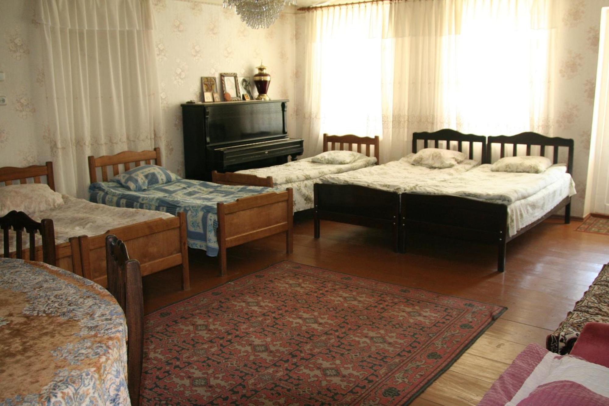 Guest House Nazy Kazbegi Exterior foto
